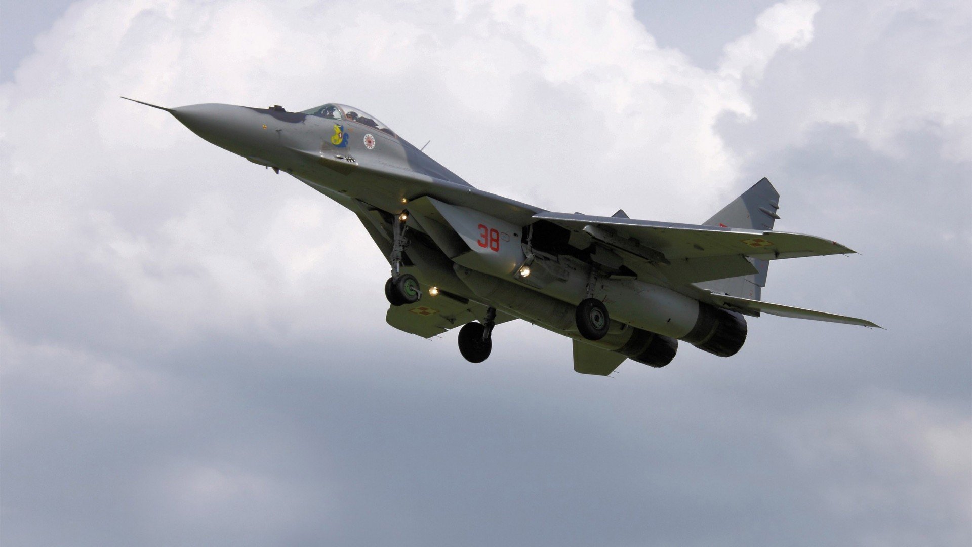 国足今日集训备战亚洲区世预赛，国足世预赛训练直播