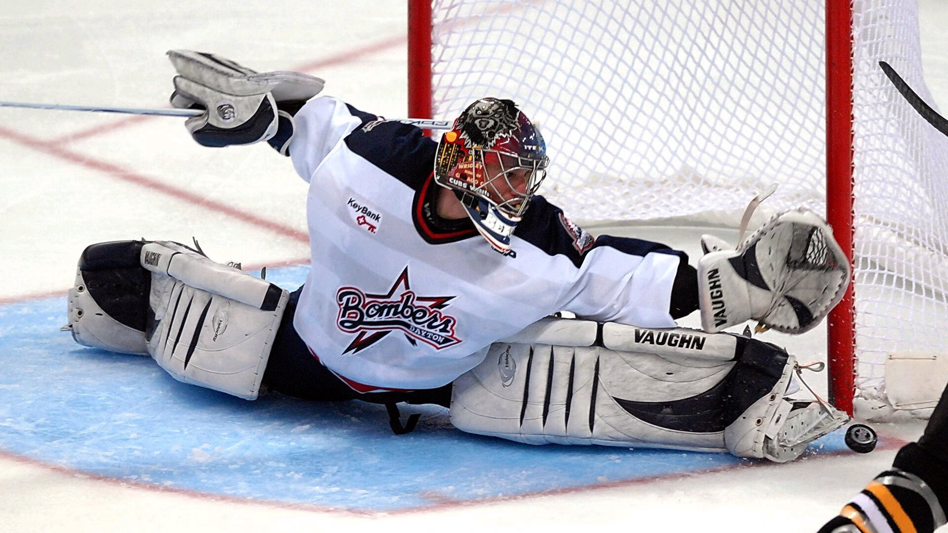 比赛中场面激动人心，各方球队尽展拼搏精神，比赛场面激烈