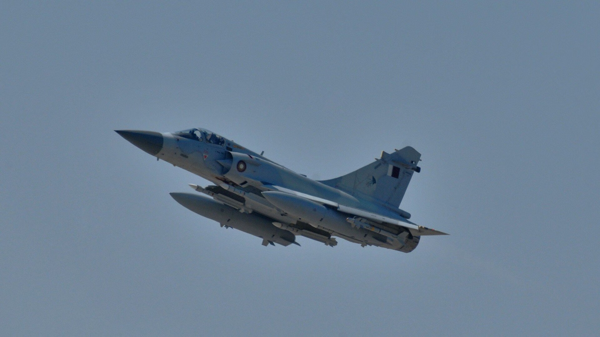 九游游戏中心-弗兰：全黑队中场的“调度员”，他的每一脚传球都精准到位