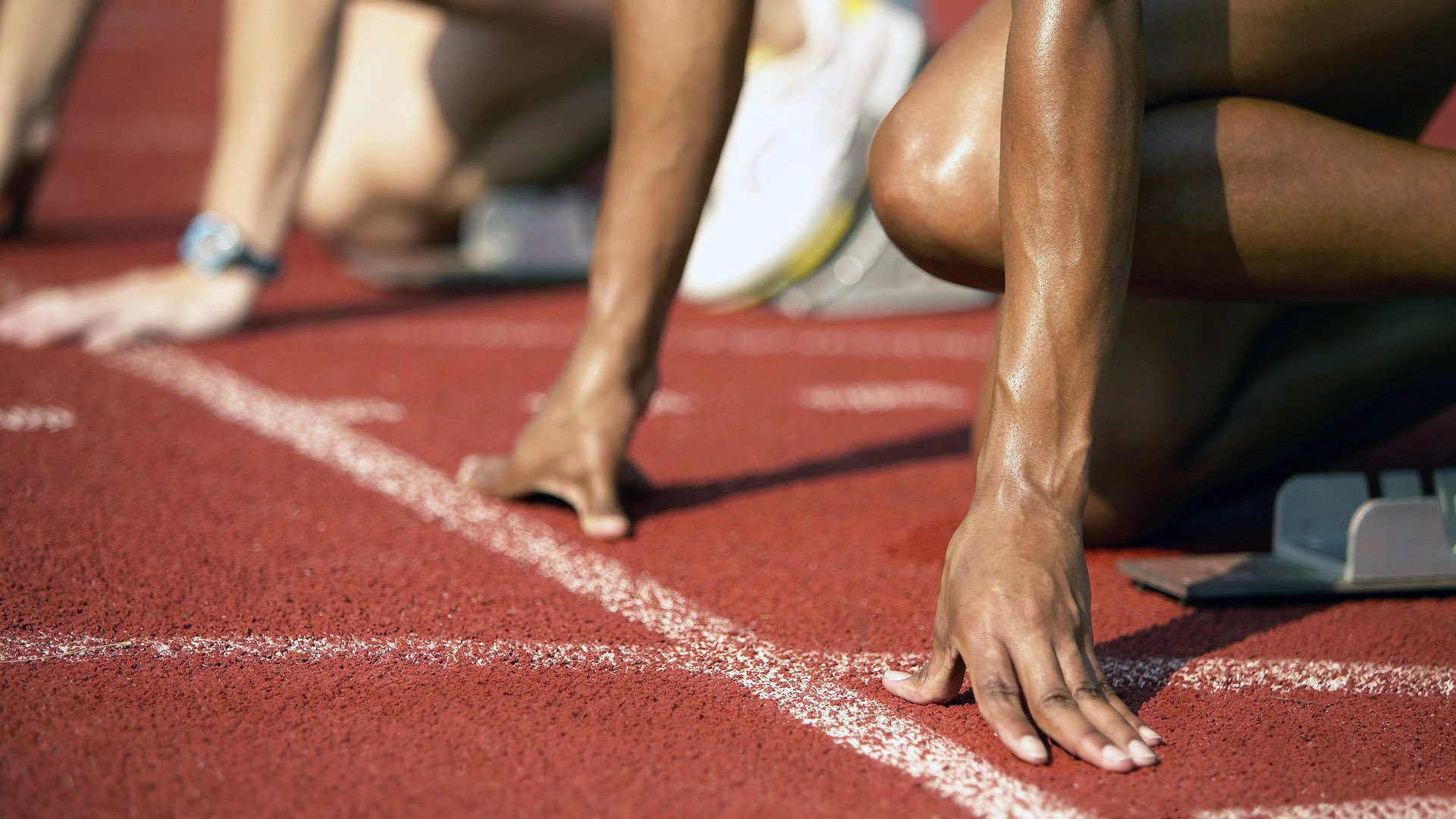 赫罗纳精准长传打穿对手防线，赫罗纳队服